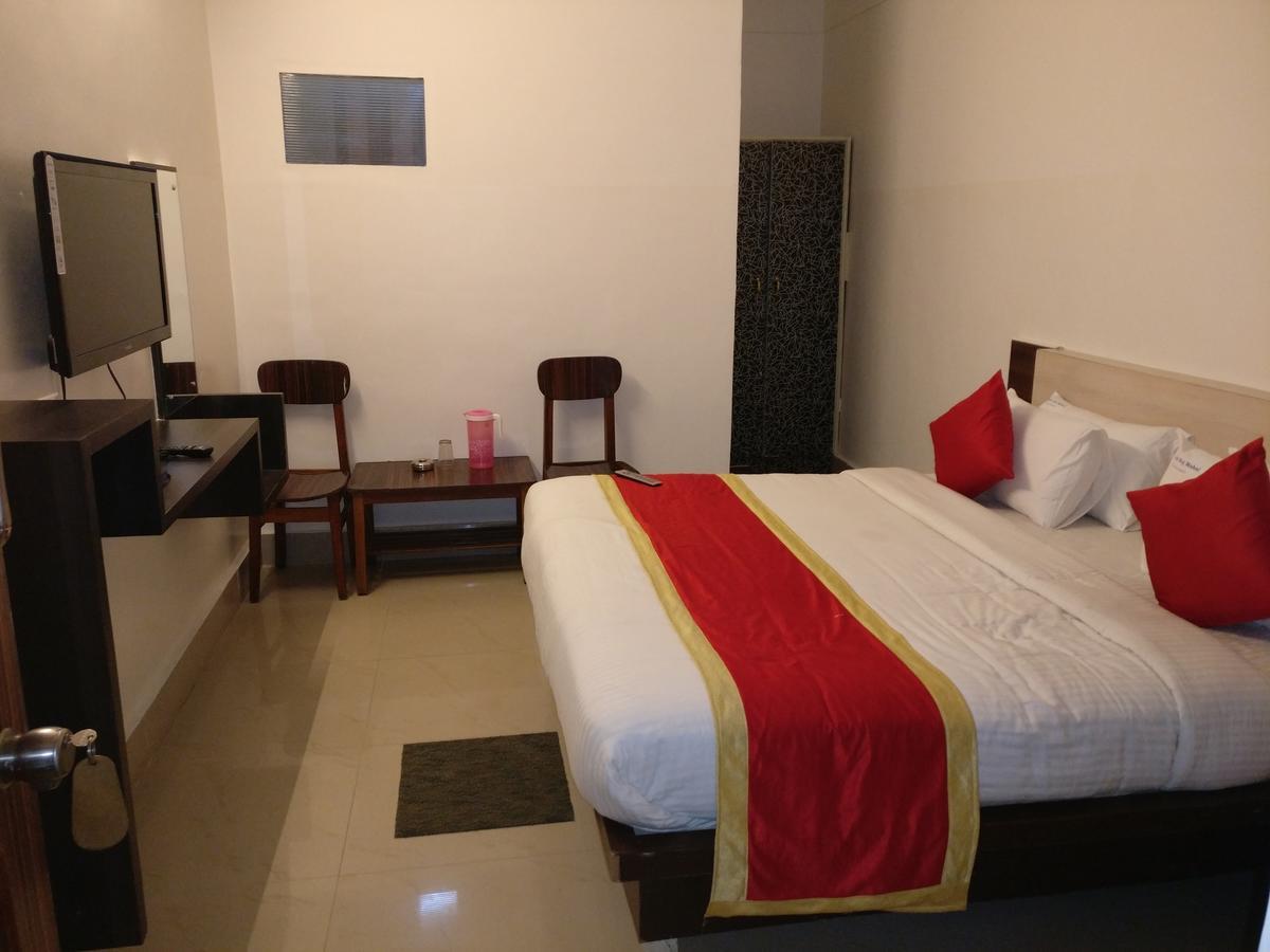 Hotel Raj Mahal Chikmagalūr Extérieur photo